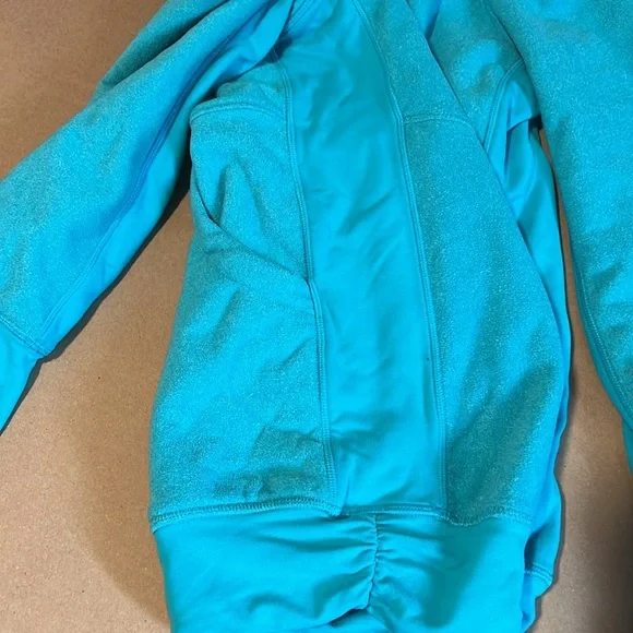 Girl’s Ivivva pull over sweatshirt size 12
Made by Lululemon - Picture 6 of 6